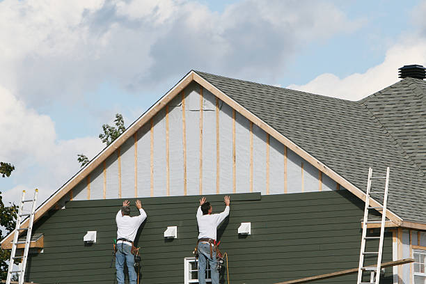 Professional Siding technician working in Oak Brook, IL